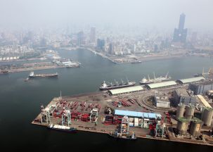 Lu, Shiau-Yun, professor at NSYSU began to assist TIPC Kaohsiung branch in SDM evaluation and finished the PERS and achieved EcoPorts certification in October 2014Image