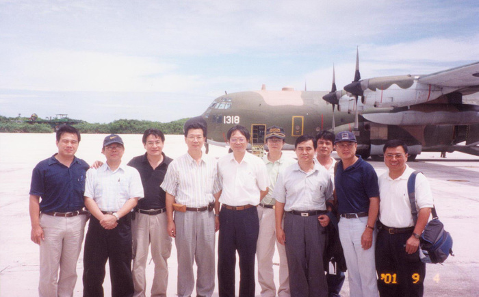 李忠潘教授2001-09-04於東沙島2圖片