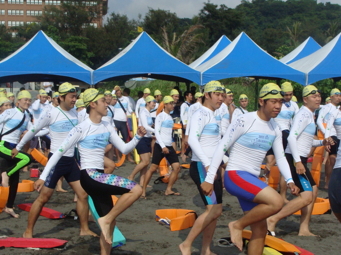 海科院2012百人泳渡西灣圖片