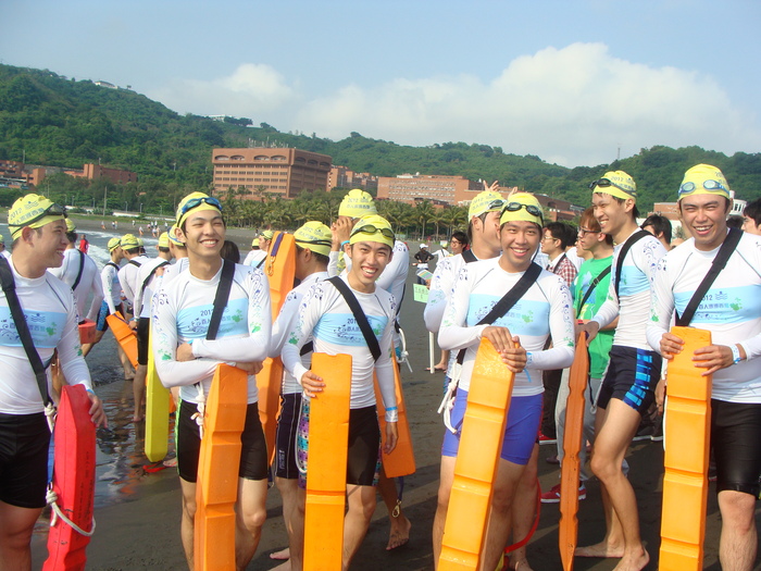 海科院2012百人泳渡西灣圖片