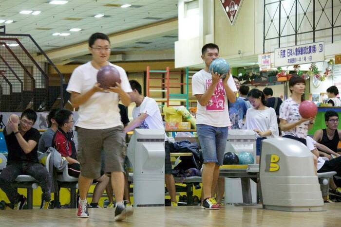 MAEV Bowling Game — Get The Turkey or NothingImage