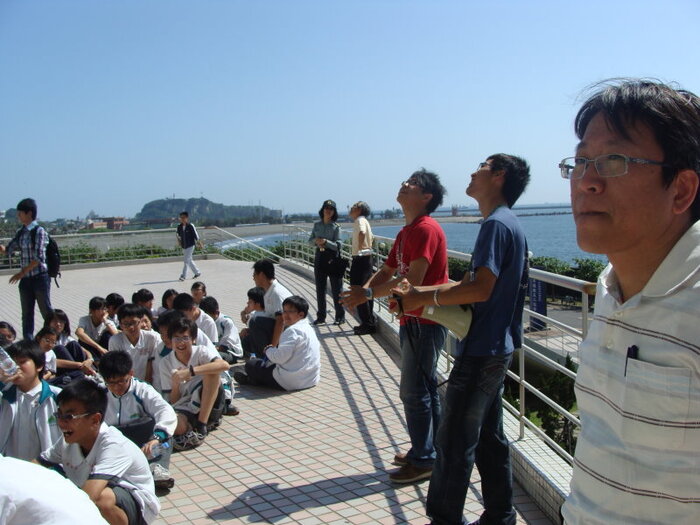 歡迎中山附中參訪海工館綠能設備-太陽能光電板及綠屋頂圖片
